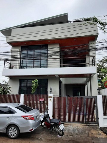 KM44 For Sale บ้านเดี่ยว สไตล์โมเดิร์น หมู่บ้านสัมมากร ซอยรามคำแหง110 ใกล้มอเตอร์เวย์