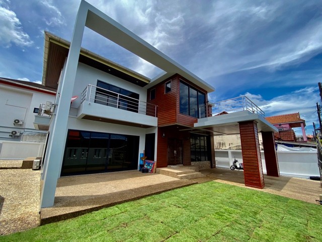 For Sale : Kathu, 2 storey detached house, 3 bedrooms 3 Bathrooms