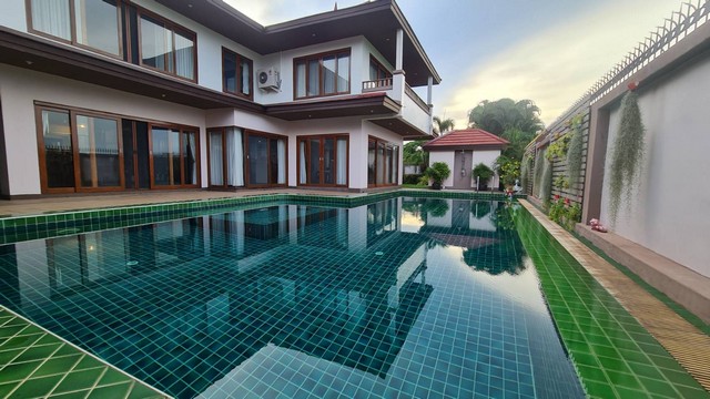 บ้านเดี่ยว บ้านพูลวิลล่าชลบุรี บ้านPool villa ตำบลห้วยใหญ่ บางละมุง ชลบุรี ขนาด 236 ตารางวา