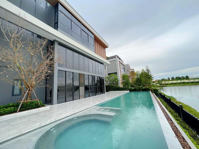 ขายบ้านเดี่ยว 3ชั้น Super Luxury โครงการ lake legend บางนา-สุวรรณภูมิ Modern Italian Lakeside Villa