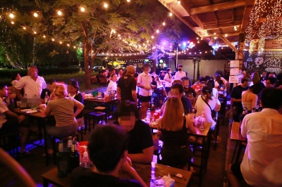 เซ้ง ร้านเหล้า-อาหาร ในตลาดนัดรถไฟศรีนครินทร์ โซนHangout