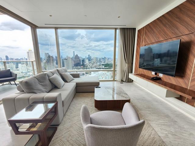 Four Seasons Private Residences – BTS Saphan Taksin